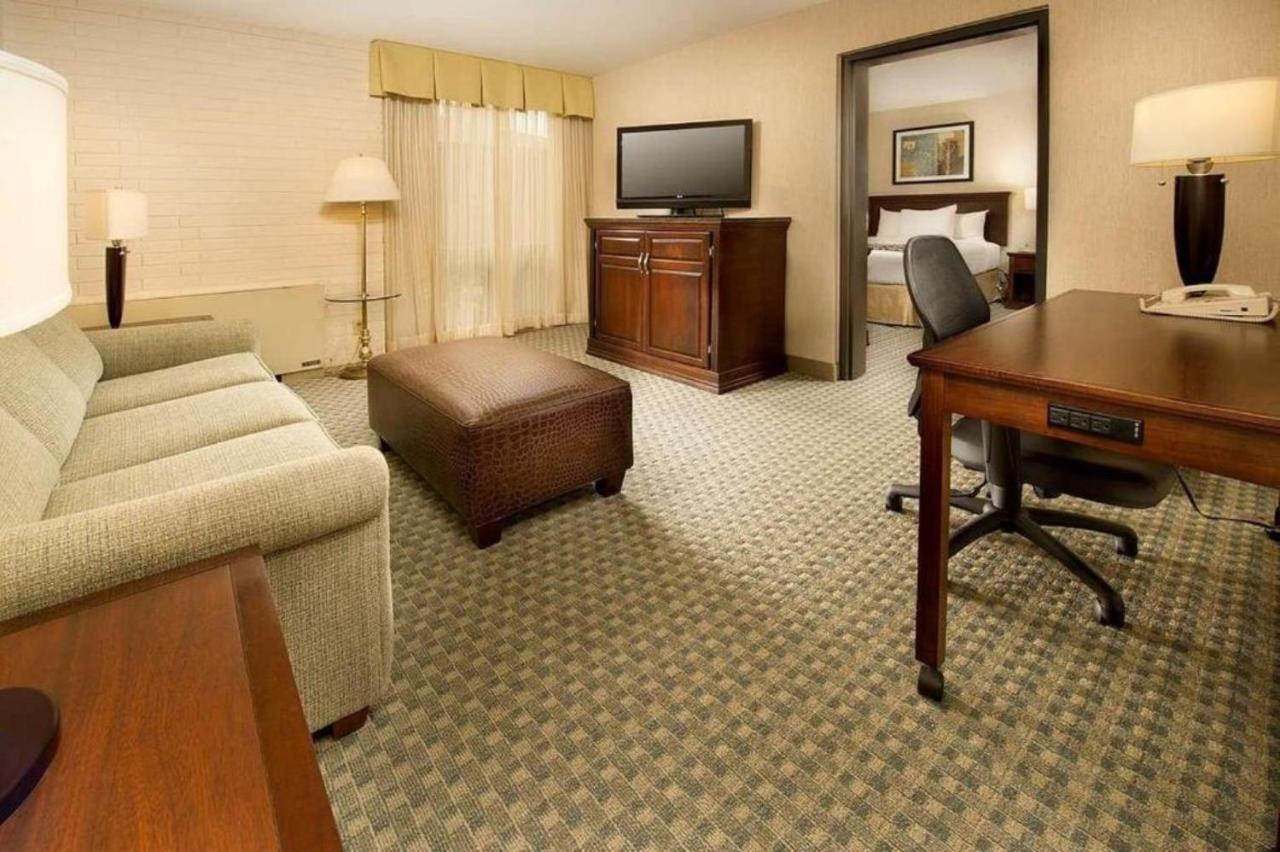 Lotus Hotel 2*